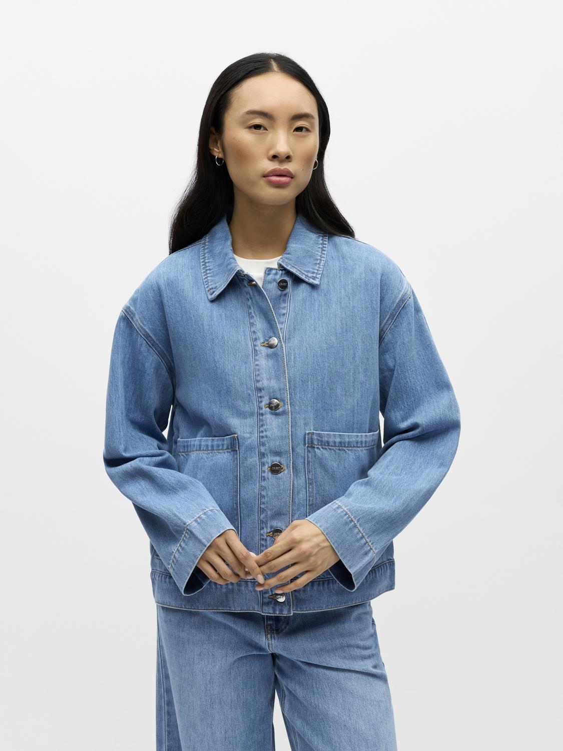 model_shot-front